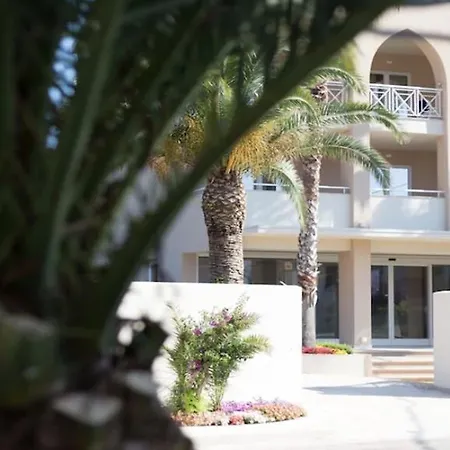 Отель L'oasi Di Riaci (adults Only) Санта-Доменика