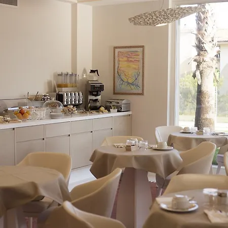 מלון L'oasi Di Riaci (adults Only) 4*