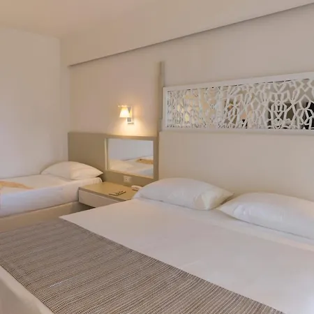 L'oasi Di Riaci (adults Only) Отель Санта-Доменика