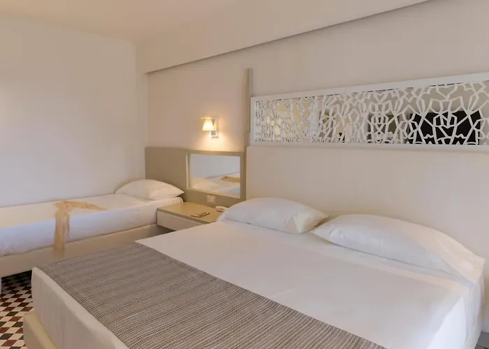 L'oasi Di Riaci (adults Only) מלון סנטה דומניקה